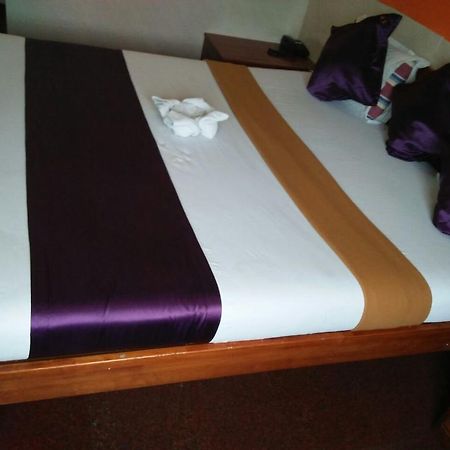 Hotel Q Deck Bombaj Zewnętrze zdjęcie