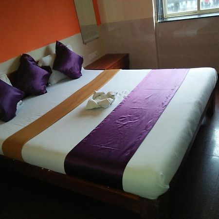 Hotel Q Deck Bombaj Zewnętrze zdjęcie